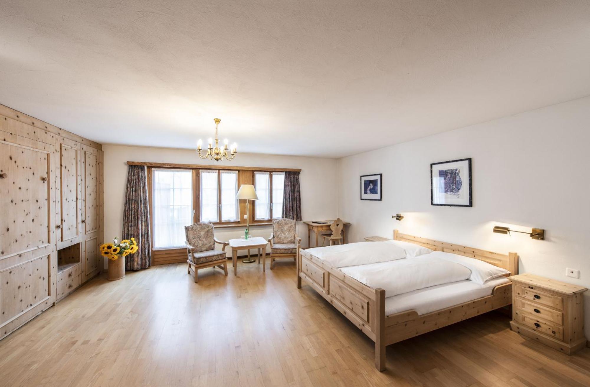 Historic Hotel Crusch Alva Zuoz Room photo